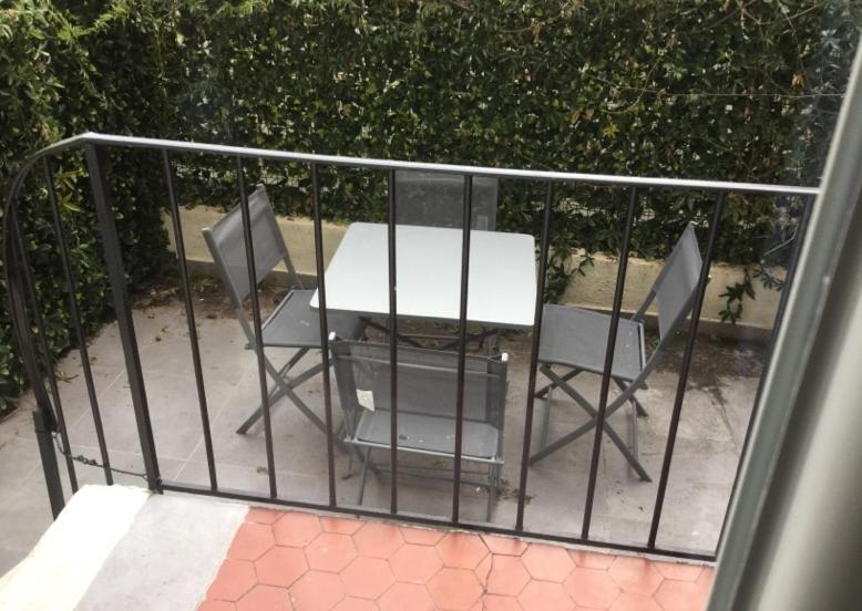 Les Trois Mai Apartment Кан Екстериор снимка