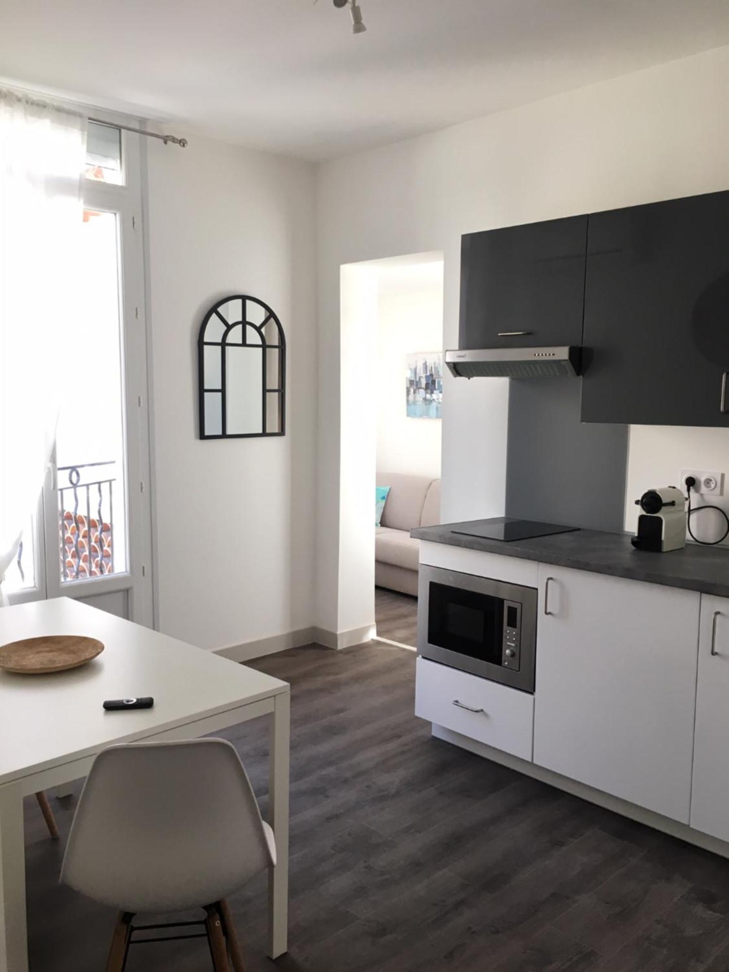 Les Trois Mai Apartment Кан Екстериор снимка