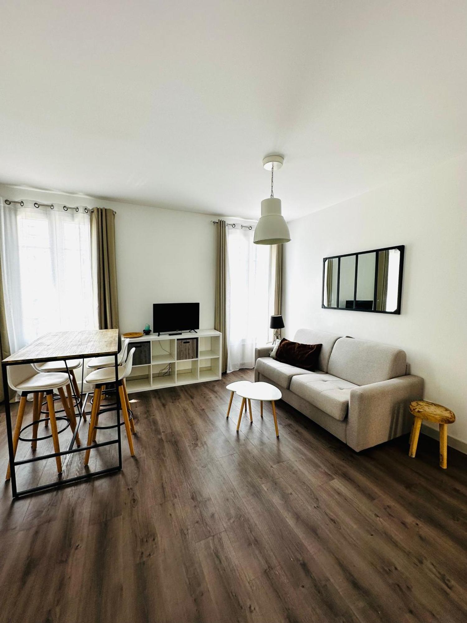 Les Trois Mai Apartment Кан Екстериор снимка