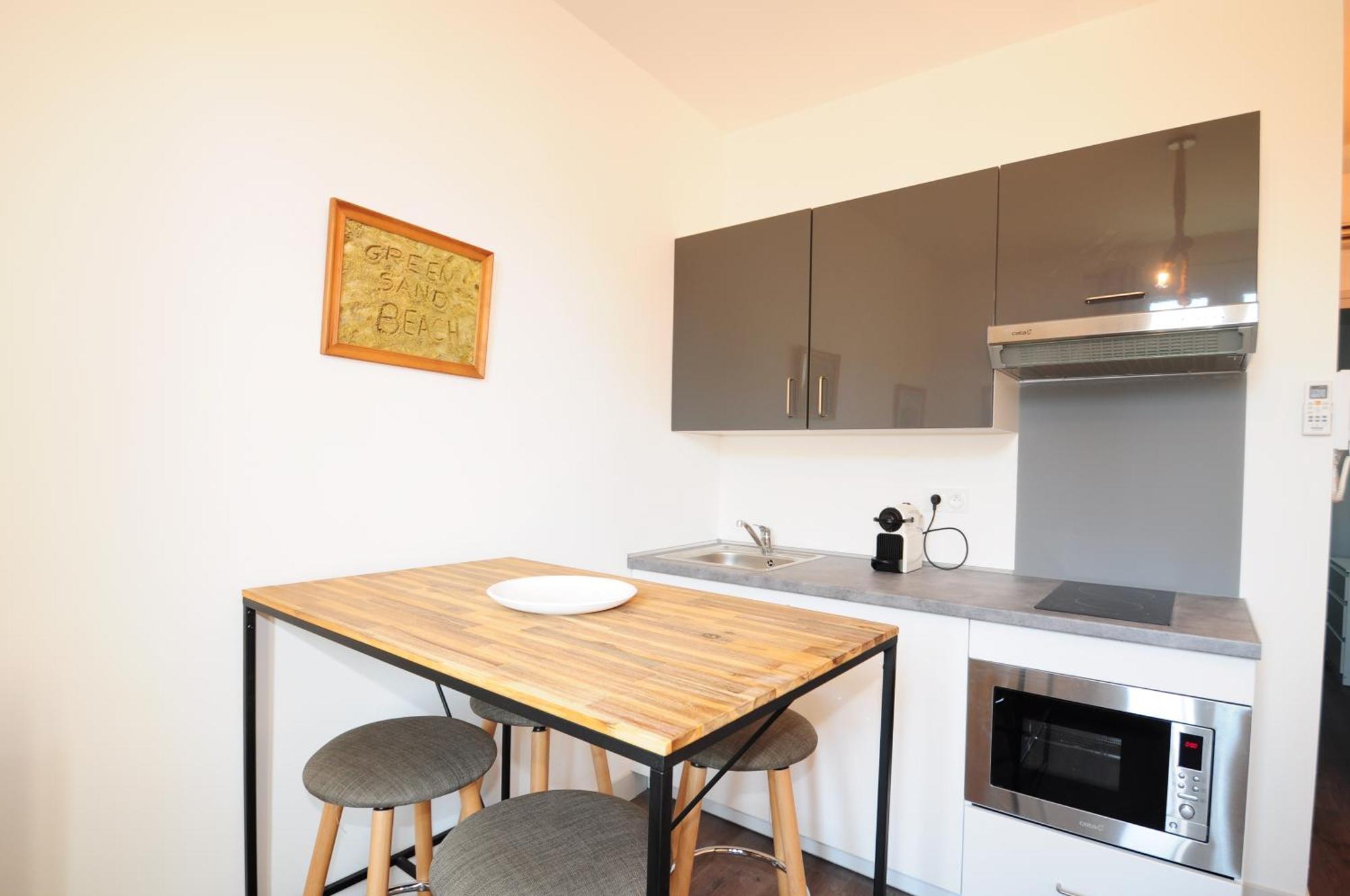 Les Trois Mai Apartment Кан Екстериор снимка