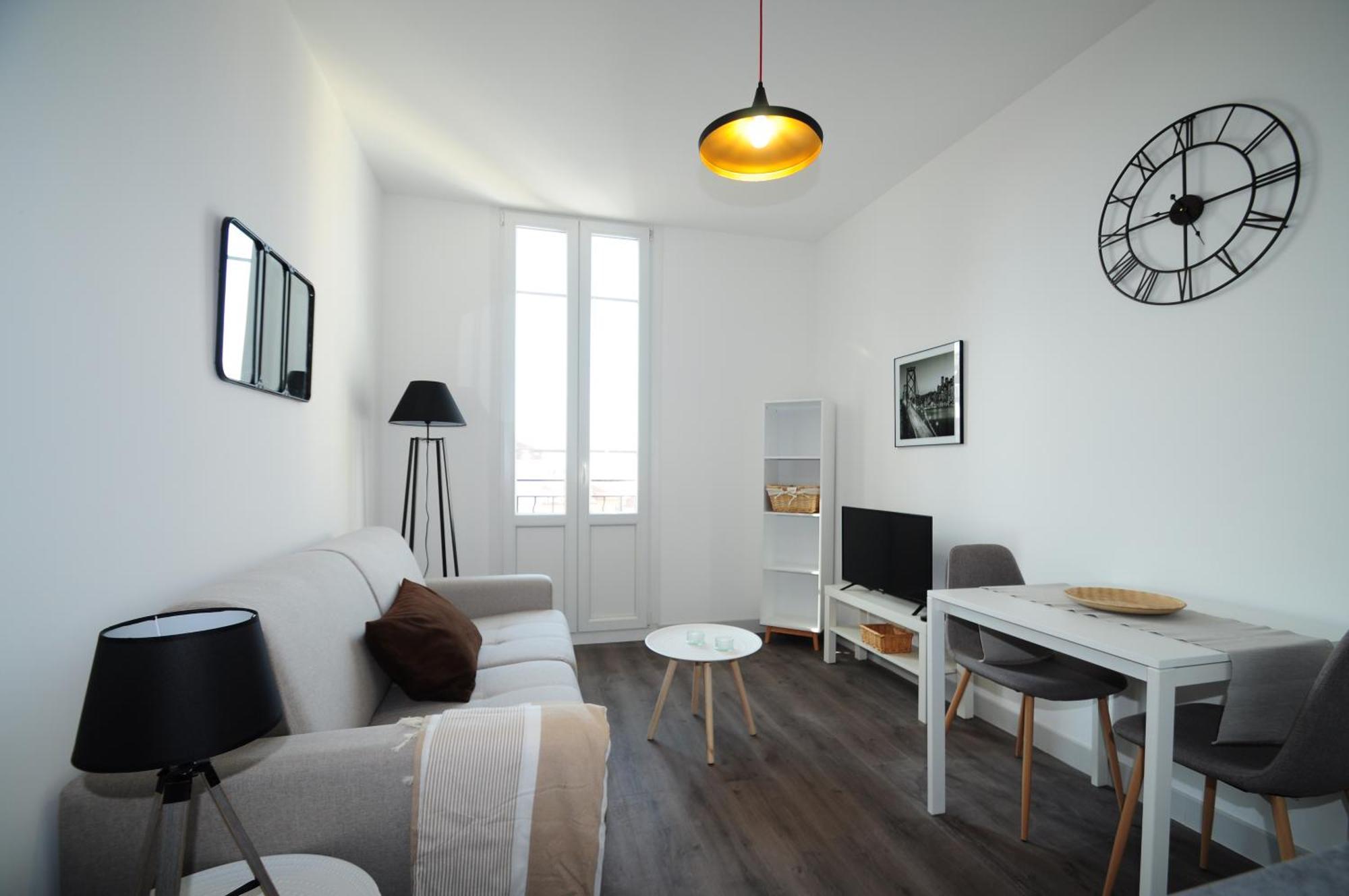 Les Trois Mai Apartment Кан Екстериор снимка