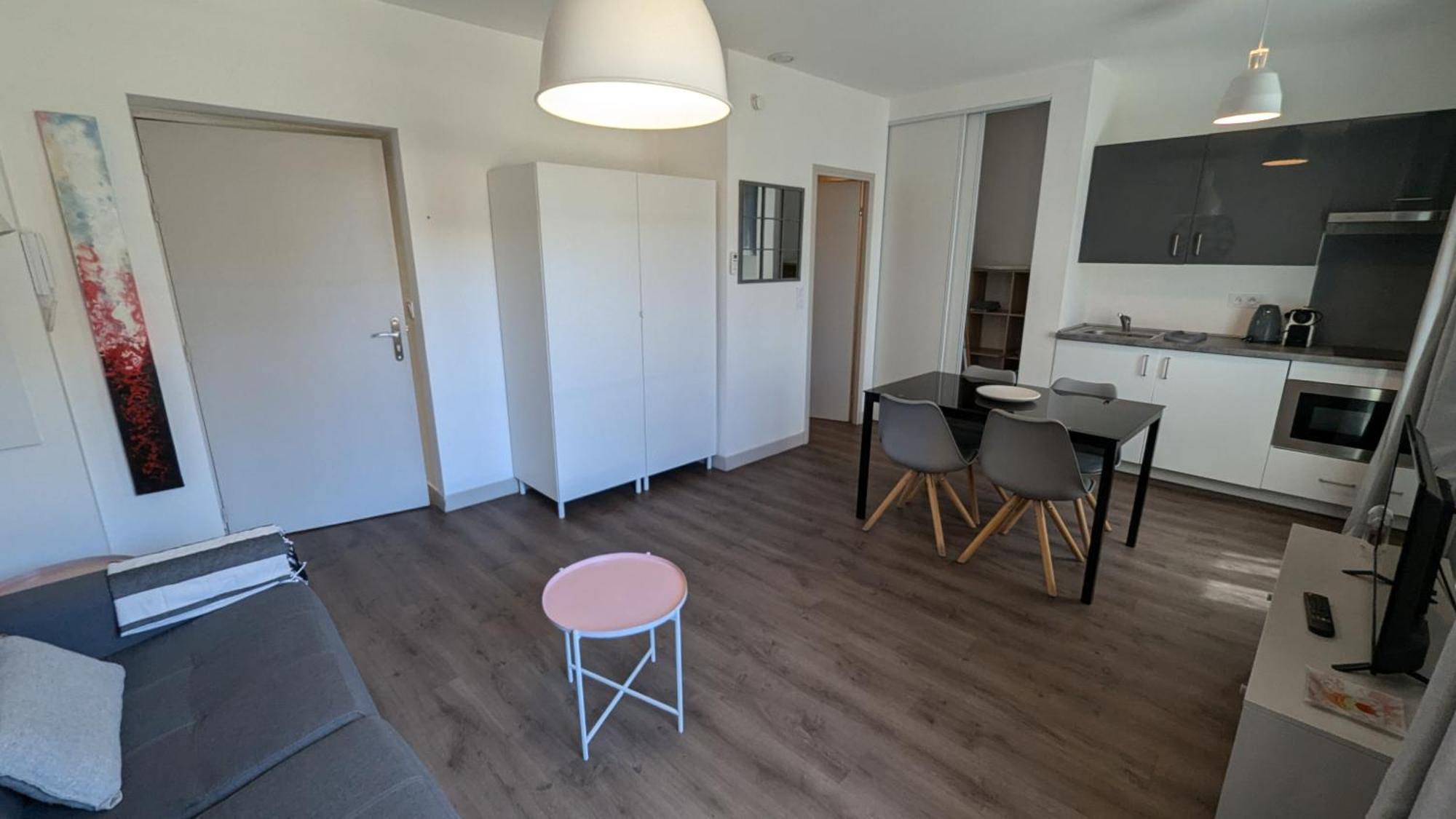 Les Trois Mai Apartment Кан Екстериор снимка