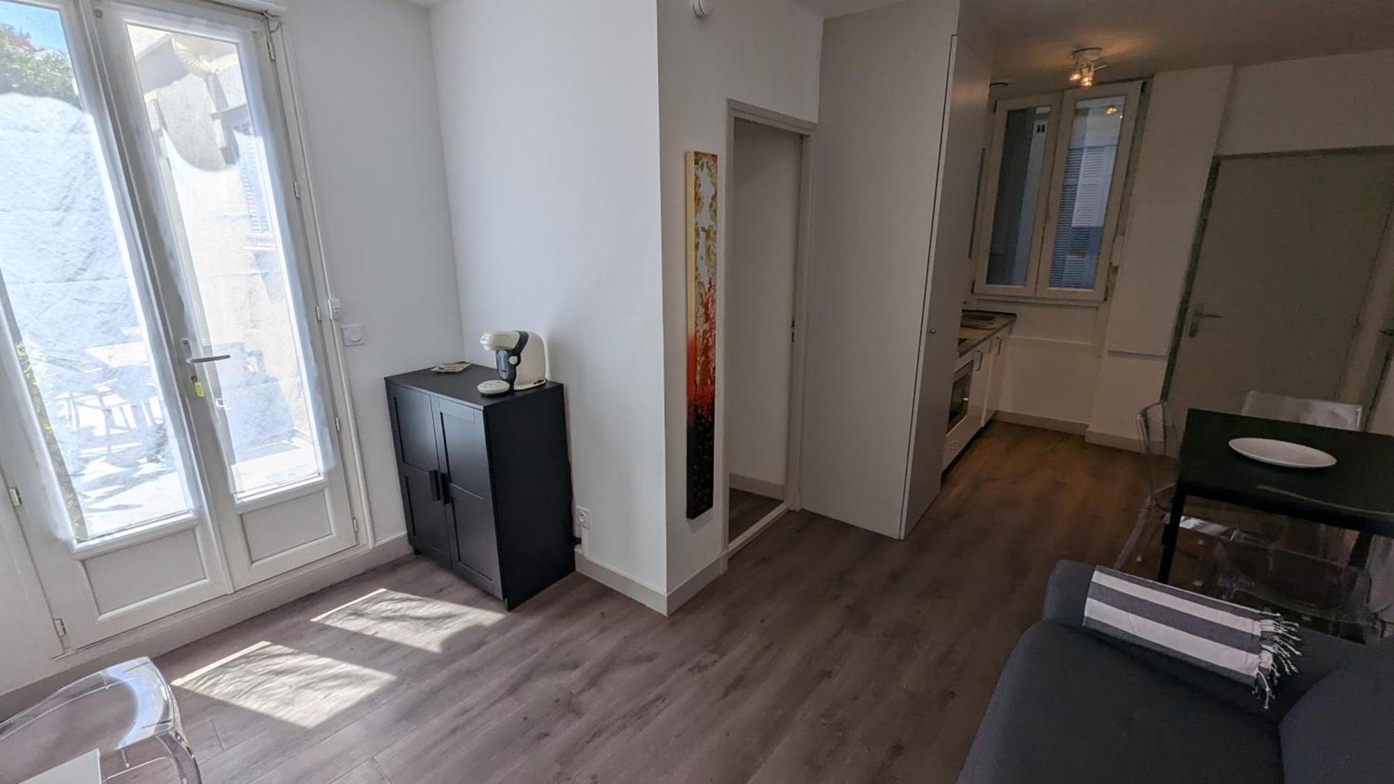 Les Trois Mai Apartment Кан Екстериор снимка